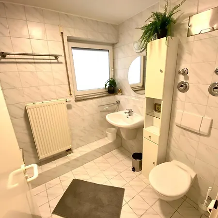 Modernes Mit Großer Terrasse In *